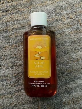 NWT Bath & Body Works Solar Shine Radiant Coconut & Vanilla Body Wash